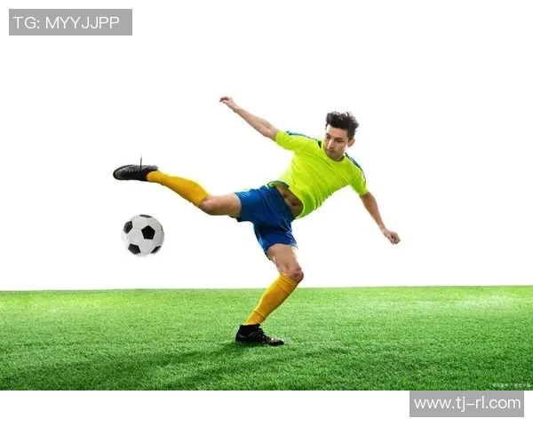 足球巨星亲临赛场见证儿子踢球精彩瞬间感动满满